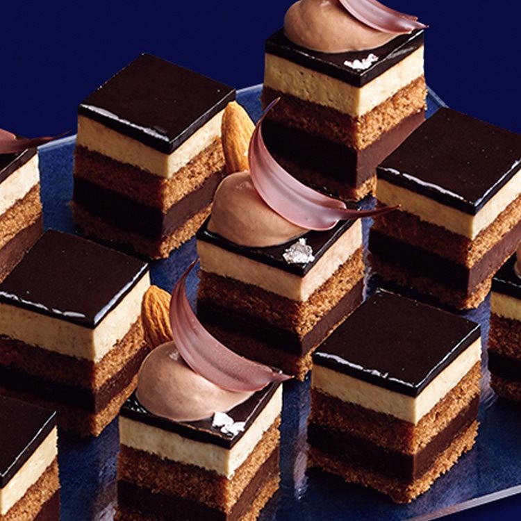 【冷凍】カット済みケーキオペラ(ベルギー産チョコレート使用) 441G