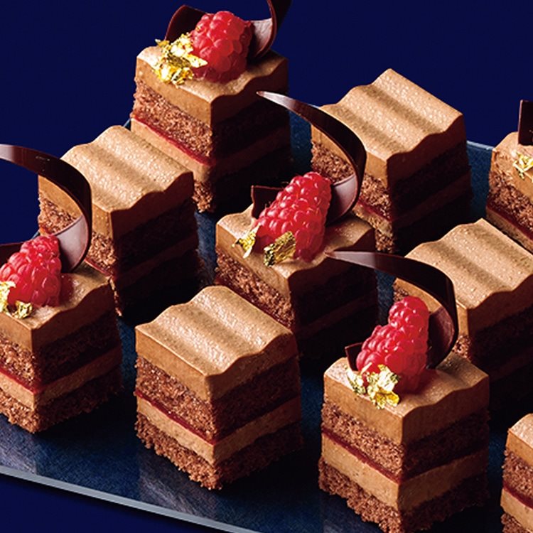 【冷凍】カット済みケーキショコラショート(ベルギー産チョコレート使用) 343G