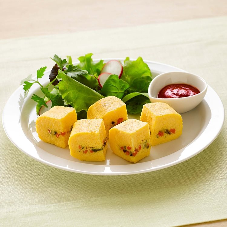 【冷凍】国産野菜入りオムレツ(カット済) 300G
