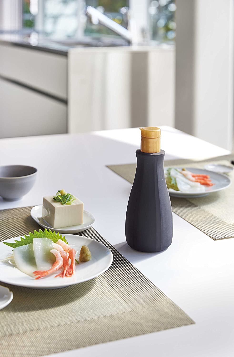山崎実業 しょうゆ差し 醤油入れ 卓上 醤油カバーボトル ブラック 約6.5X6.5X13.3cm tower 3937