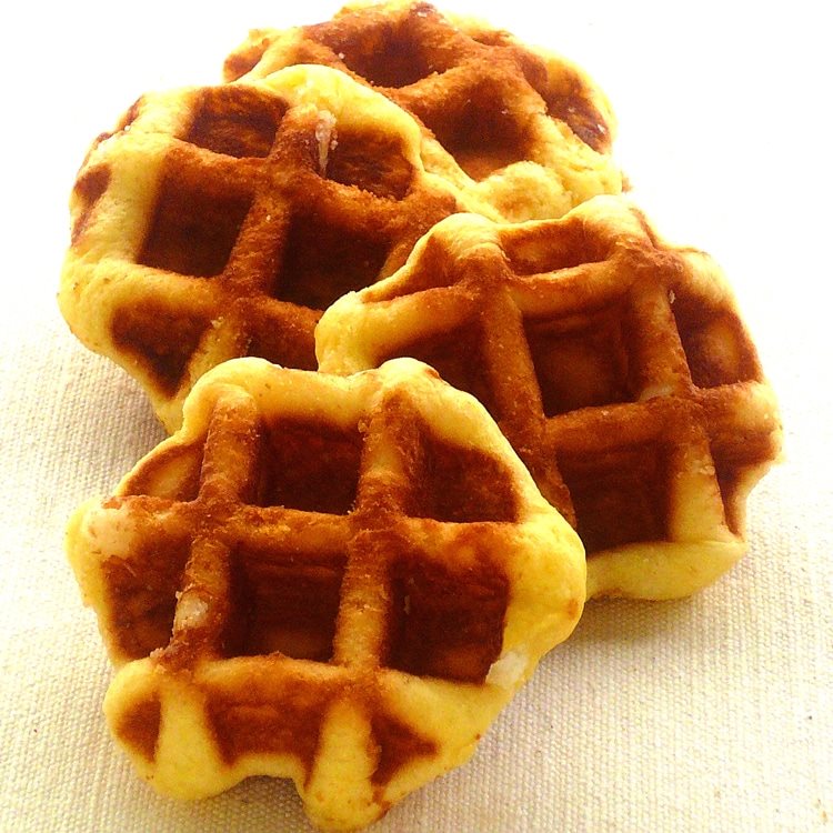 【冷凍】ベルギーワッフルS 焼成品 18G　10食入