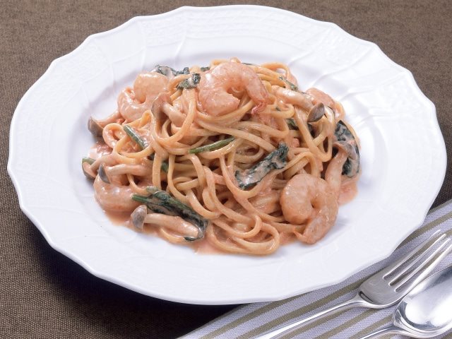 【冷凍】ゆであげ生パスタ もちもちリングイネ(ミニダブル) 200G　5食入