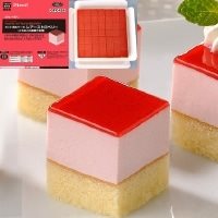 【冷凍】【在庫限】カット済ケーキレアーストロベリー(とちおとめ苺果汁使用) 367G