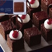 【冷凍】カット済みケーキ ケーク・オ・ショコラフランボワ 392G